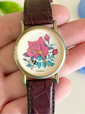 Vintage Wenger Valdawn Bumblebee/Rose Whimsical Gold Novelty Watch w Red Flowers